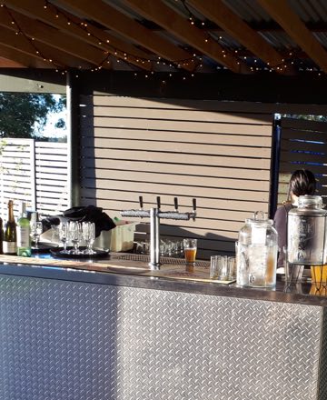 Mobile bar service providing keg hire and equipment packages.